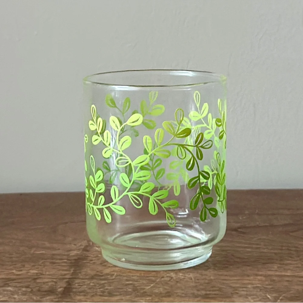 Vintage Leaf Pattern Juice Glasses Retro Drinkware Collectible